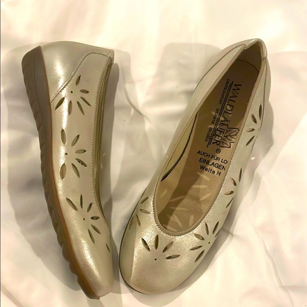 WALDLAUFER SILVER FLATS. SUPERโCOMFORTABLE, CUT OUT DESIGNS. NEW IN BOX